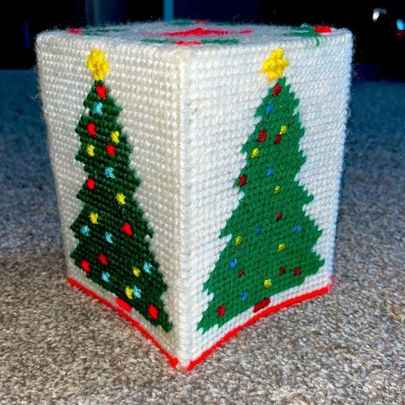 Other - Vintage Christmas Tree Tissue Box Cover Knit